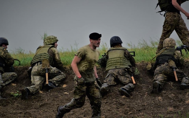 Молодые морпехи вместе с генерал-майором преодолели более восьми километров физических и психологических испытаний Фото № 17 Молодые морпехи вместе с генерал-майором преодолели более восьми километров физических и психологических испытаний Фото № 17