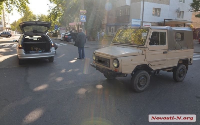 Авария на Дунаева: водитель не заметил другую машину и допустил столкновение Фото № 3 Авария на Дунаева: водитель не заметил другую машину и допустил столкновение Фото № 3