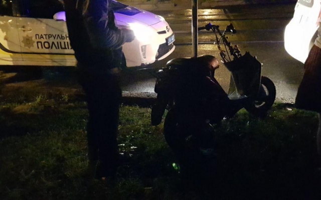 Патрульные полицейские задержали пьяного водителя мопеда Фото № 5 Патрульные полицейские задержали пьяного водителя мопеда Фото № 5