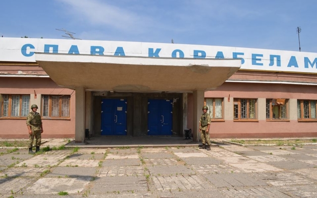 Жители Николаева обеспокоены: возле здания администрации Корабельного района огромное количество военных Фото № 2 Жители Николаева обеспокоены: возле здания администрации Корабельного района огромное количество военных Фото № 2