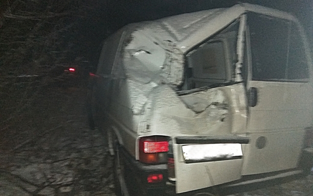В Николаевской области автомобиль с двумя детьми в салоне вылетел в кювет (фото) В Николаевской области автомобиль с двумя детьми в салоне вылетел в кювет (фото)
