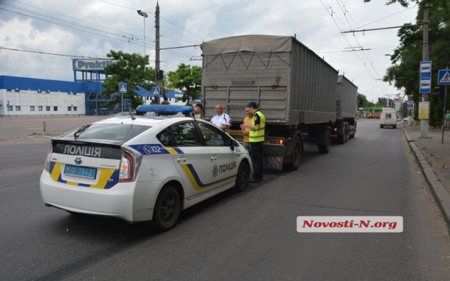На проспекте Героев Сталинграда в Николаеве произошло ДТП Фото № 5 На проспекте Героев Сталинграда в Николаеве произошло ДТП Фото № 5
