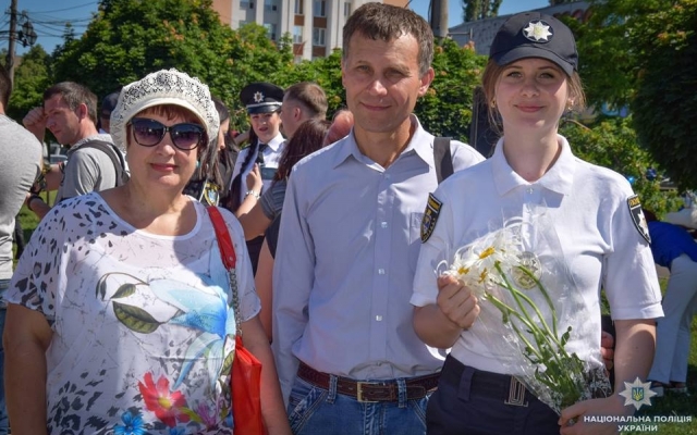 Возле Памятника Героям Небесной Сотни новоиспеченные полицейские присягнули на верность украинскому народу Фото № 15 Возле Памятника Героям Небесной Сотни новоиспеченные полицейские присягнули на верность украинскому народу Фото № 15