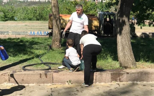 Николаевцы высадили многолетние цветы в Пушкинском сквере Фото № 3 Николаевцы высадили многолетние цветы в Пушкинском сквере Фото № 3