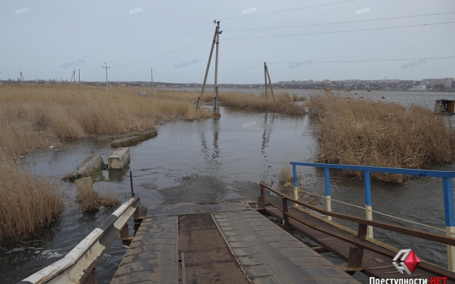 На Аляудсском полуострове затопило мост и дороги Фото № 4 На Аляудсском полуострове затопило мост и дороги Фото № 4