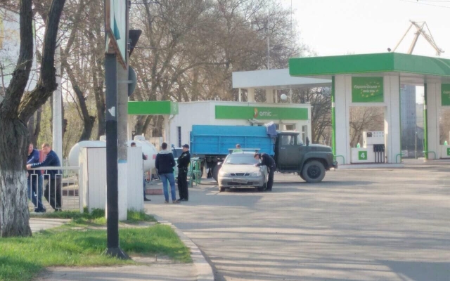 На Героев Украины на ходу у автомобиля «ВАЗ-2106» отлетело колесо Фото № 2 На Героев Украины на ходу у автомобиля «ВАЗ-2106» отлетело колесо Фото № 2