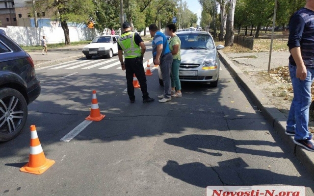 На Центральном проспекте автомобиль сбил женщину на пешеходном переходе Фото № 1 На Центральном проспекте автомобиль сбил женщину на пешеходном переходе Фото № 1
