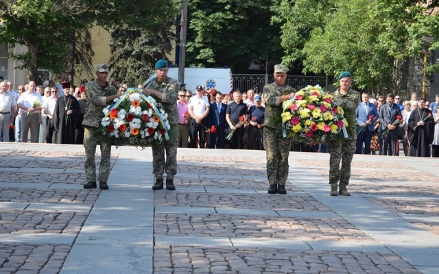 В Николаеве горожане отметили День памяти и скорби Фото № 12 В Николаеве горожане отметили День памяти и скорби Фото № 12