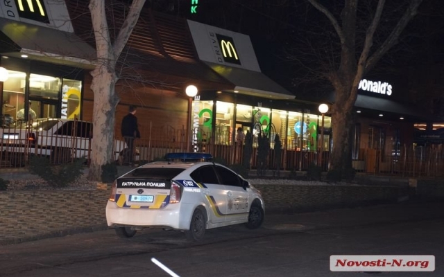 В Николаеве на Адмирала Макарова устроили стрельбу из-за очереди в McDonalds, есть пострадавшие Фото № 5 В Николаеве на Адмирала Макарова устроили стрельбу из-за очереди в McDonalds, есть пострадавшие Фото № 5
