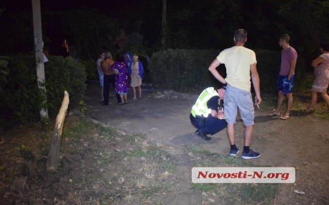 На Богоявленском проспекте перевернулся автомобиль и едва не въехав в жилой дом Фото № 1 На Богоявленском проспекте перевернулся автомобиль и едва не въехав в жилой дом Фото № 1