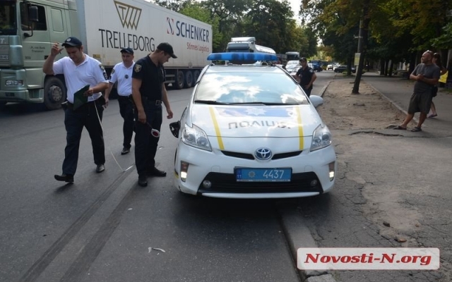 На Никольской патрульная машина столкнулась с грузовым автомобилем с прицепом Фото № 4 На Никольской патрульная машина столкнулась с грузовым автомобилем с прицепом Фото № 4
