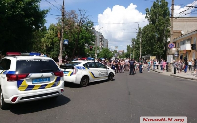 Нет света и газа: жители общежитий Черноморского судостроительного завода перекрыли проезжую часть Фото № 0 Нет света и газа: жители общежитий Черноморского судостроительного завода перекрыли проезжую часть Фото № 0
