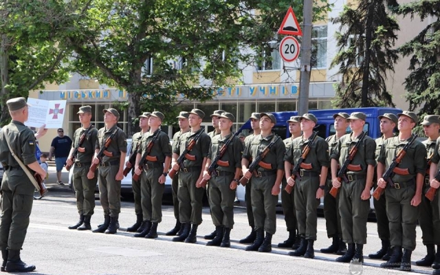 Молодые нацгвардийцы торжественно приняли военную присягу в центре Николаева Фото № 8 Молодые нацгвардийцы торжественно приняли военную присягу в центре Николаева Фото № 8