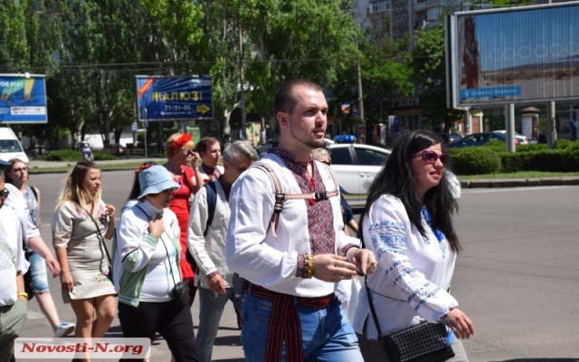 Жители Николаева прошли традиционным парадом по улицам нашего города Фото № 6 Жители Николаева прошли традиционным парадом по улицам нашего города Фото № 6