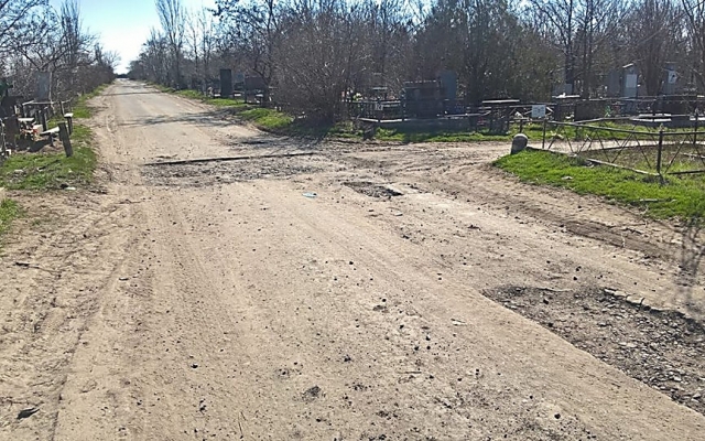 К предстоящим поминальным дням в Николаеве приводят в порядок кладбища и дороги Фото № 2 К предстоящим поминальным дням в Николаеве приводят в порядок кладбища и дороги Фото № 2