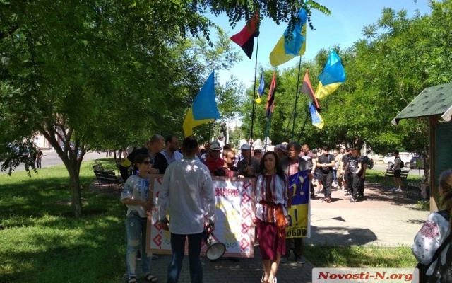 Жители Николаева прошли традиционным парадом по улицам нашего города Фото № 16 Жители Николаева прошли традиционным парадом по улицам нашего города Фото № 16