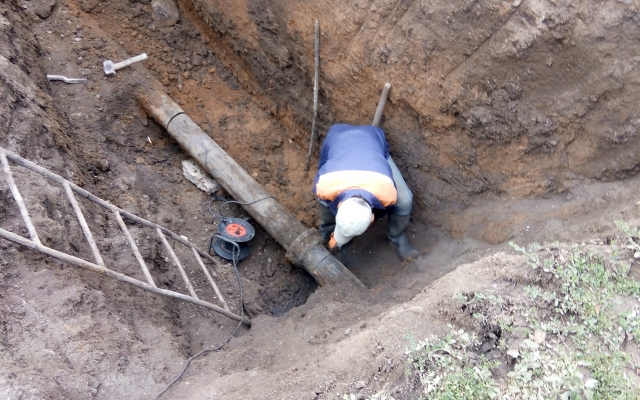 В Первомайске провели аварийно-восстановительные работы водопровода Фото № 3 В Первомайске провели аварийно-восстановительные работы водопровода Фото № 3