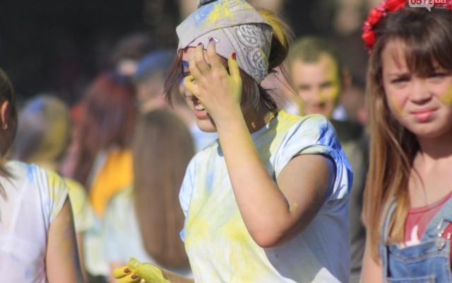 На Ингульском спуске состоялся мега красочный Holi Fest Фото № 7 На Ингульском спуске состоялся мега красочный Holi Fest Фото № 7