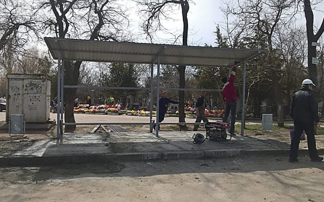 К предстоящим поминальным дням в Николаеве приводят в порядок кладбища и дороги Фото № 3 К предстоящим поминальным дням в Николаеве приводят в порядок кладбища и дороги Фото № 3