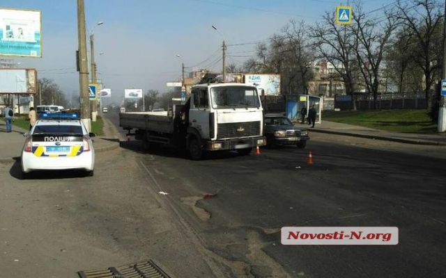 Перед Варваровским мостом на пешеходном переходе грузовик сбил женщину Фото № 4 Перед Варваровским мостом на пешеходном переходе грузовик сбил женщину Фото № 4
