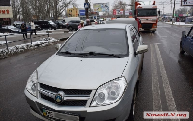 На проспекте Мира грузовик врезался в автомобиль: заблокировано движение электротранспорта, образовалась пробка Фото № 6 На проспекте Мира грузовик врезался в автомобиль: заблокировано движение электротранспорта, образовалась пробка Фото № 6