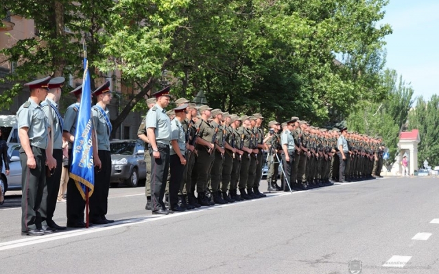 Молодые нацгвардийцы торжественно приняли военную присягу в центре Николаева Фото № 13 Молодые нацгвардийцы торжественно приняли военную присягу в центре Николаева Фото № 13