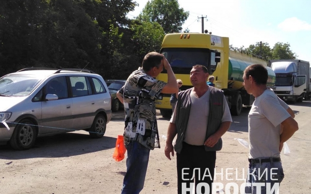 Второй день подряд жители Еланецкого района перекрывают трассу Н-14 «Николаев-Кропивницкий» Фото № 3 Второй день подряд жители Еланецкого района перекрывают трассу Н-14 «Николаев-Кропивницкий» Фото № 3