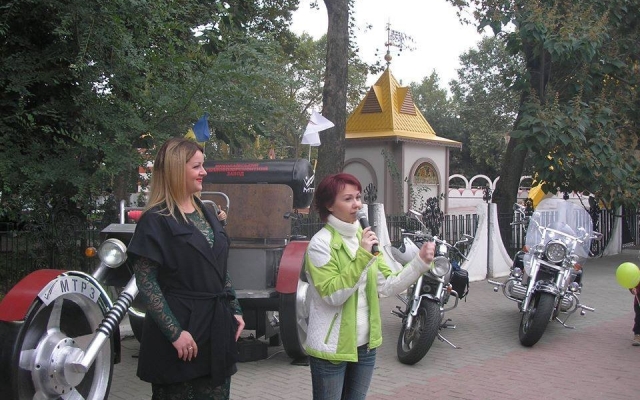 В детском городке «Сказка» появился новый артобъект – двухтонный байк Фото № 4 В детском городке «Сказка» появился новый артобъект – двухтонный байк Фото № 4