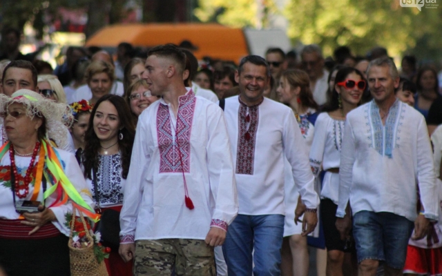 В Николаеве прошел традиционный «Марш вышиванок» Фото № 1 В Николаеве прошел традиционный «Марш вышиванок» Фото № 1