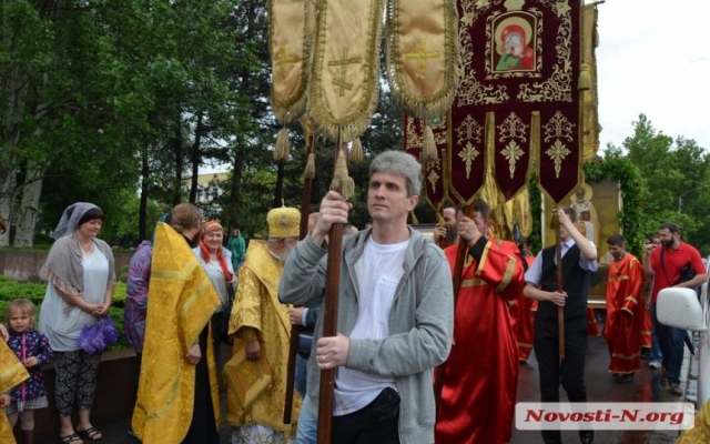 В Николаеве отметили День Святого Николая тройным крестным ходом Фото № 7 В Николаеве отметили День Святого Николая тройным крестным ходом Фото № 7