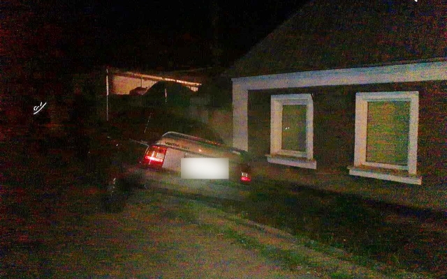 Иномарка слетела с проезжей части, водитель оказался в состоянии наркотического опьянения Фото № 2 Иномарка слетела с проезжей части, водитель оказался в состоянии наркотического опьянения Фото № 2