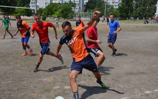 Завершился Второй турнир «Кубок Заводского района по уличному футболу» Фото № 4 Завершился Второй турнир «Кубок Заводского района по уличному футболу» Фото № 4