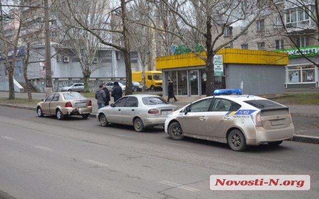 На Центральном проспекта произошло столкновение двух иномарок Фото № 2 На Центральном проспекта произошло столкновение двух иномарок Фото № 2