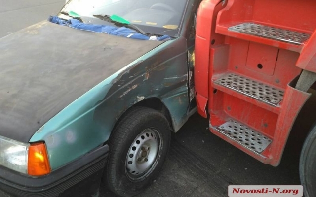 Опасная авария: автоцистерна с газом врезалась в автомобиль Фото № 7 Опасная авария: автоцистерна с газом врезалась в автомобиль Фото № 7