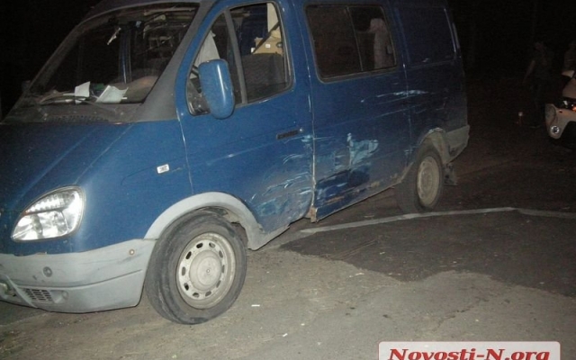 Авария на Мореходной: микроавтобус пошел обгонять автомобиль и до допустил столкновение Фото № 4 Авария на Мореходной: микроавтобус пошел обгонять автомобиль и до допустил столкновение Фото № 4