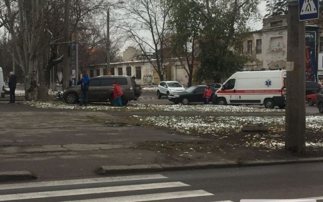 На Центральном проспекте авария, пострадал маленький ребенок Фото № 5 На Центральном проспекте авария, пострадал маленький ребенок Фото № 5