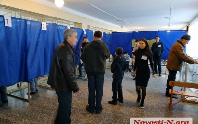 В Николаеве голосование на выборах Президента Украины проходит достаточно активно Фото № 2 В Николаеве голосование на выборах Президента Украины проходит достаточно активно Фото № 2