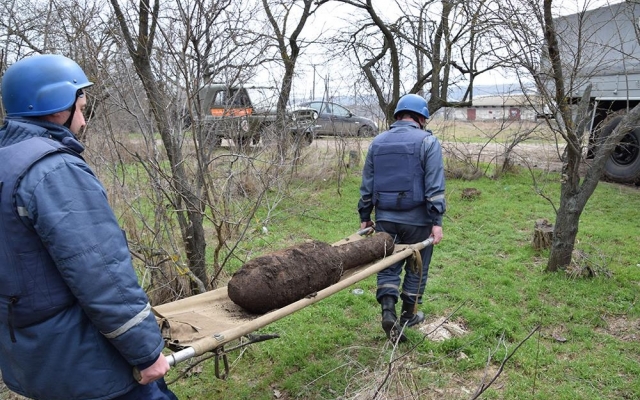 Смертельно опасные находки: в Веселиново обнаружены 7 реактивных снарядов и инженерную мину Фото № 6 Смертельно опасные находки: в Веселиново обнаружены 7 реактивных снарядов и инженерную мину Фото № 6