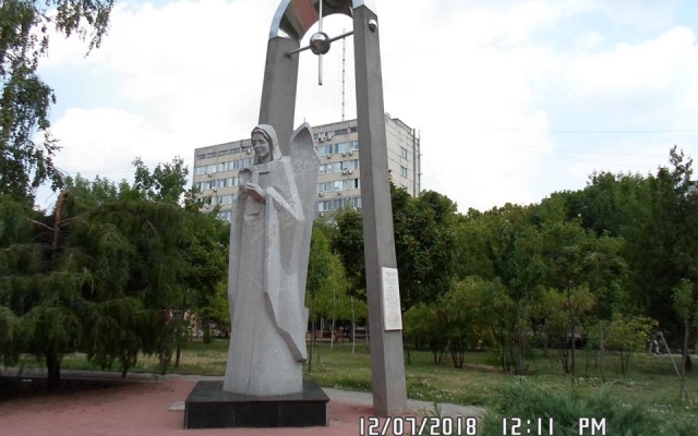 В Николаеве вандалы осквернили памятник «Скорбящий ангел Чернобыля» Фото № 7 В Николаеве вандалы осквернили памятник «Скорбящий ангел Чернобыля» Фото № 7