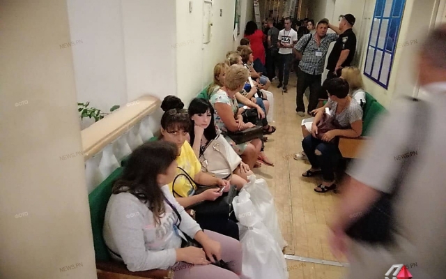 По предварительным данным на парламентских выборах практически на всех участках побеждают кандидаты партии «Слуга народа» Фото № 6 По предварительным данным на парламентских выборах практически на всех участках побеждают кандидаты партии «Слуга народа» Фото № 6