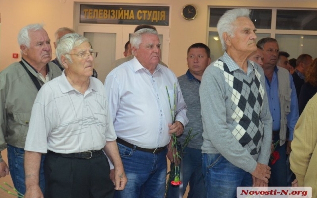 Жители Николаева простились с легендарным судостроителем Игорем Овдиенко Фото № 25 Жители Николаева простились с легендарным судостроителем Игорем Овдиенко Фото № 25
