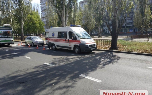 На Центральном проспекте автомобиль сбил женщину на пешеходном переходе Фото № 2 На Центральном проспекте автомобиль сбил женщину на пешеходном переходе Фото № 2