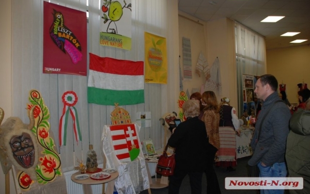 В Николаеве открылась многонациональная выставка «Красота во имя мира» Фото № 8 В Николаеве открылась многонациональная выставка «Красота во имя мира» Фото № 8