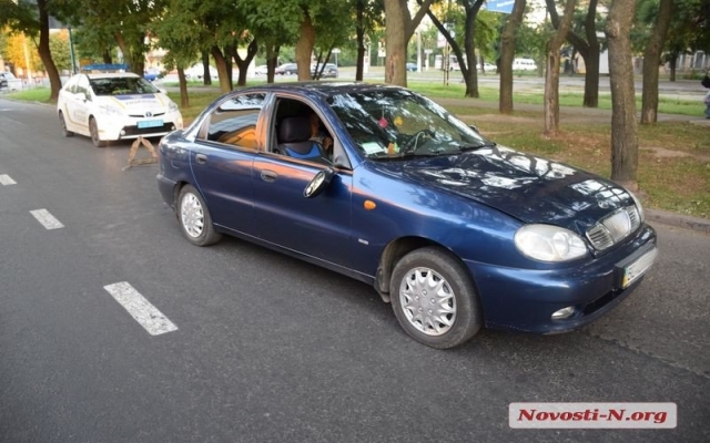 На Чкалова автомобиль сбил пешехода, пострадавший от госпитализации отказался Фото № 2 На Чкалова автомобиль сбил пешехода, пострадавший от госпитализации отказался Фото № 2