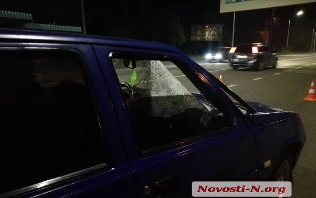 На Богоявленском проспекте молодой мужчина бросился под колеса автомобиля, с тяжелыми травмами его увезли в больницу Фото № 0 На Богоявленском проспекте молодой мужчина бросился под колеса автомобиля, с тяжелыми травмами его увезли в больницу Фото № 0