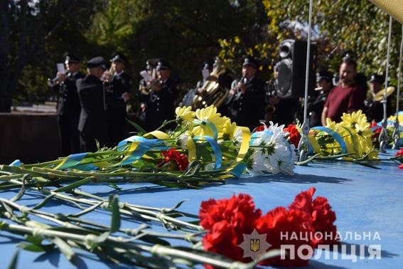 В Николаеве почтили память погибших защитников Украины Фото № 0 В Николаеве почтили память погибших защитников Украины Фото № 0