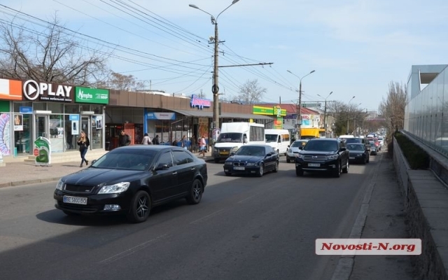 На Центральном проспекте произошла авария, образовалась автомобильная пробка Фото № 1 На Центральном проспекте произошла авария, образовалась автомобильная пробка Фото № 1