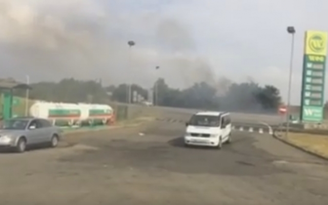 Возле автозаправки на трассе «Николаев-Одесса» горит трава Фото № 2 Возле автозаправки на трассе «Николаев-Одесса» горит трава Фото № 2