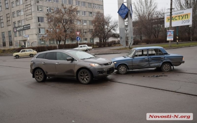Не захотел пропустить: на Чигрина произошла авария с участием двух автомобилей Фото № 0 Не захотел пропустить: на Чигрина произошла авария с участием двух автомобилей Фото № 0