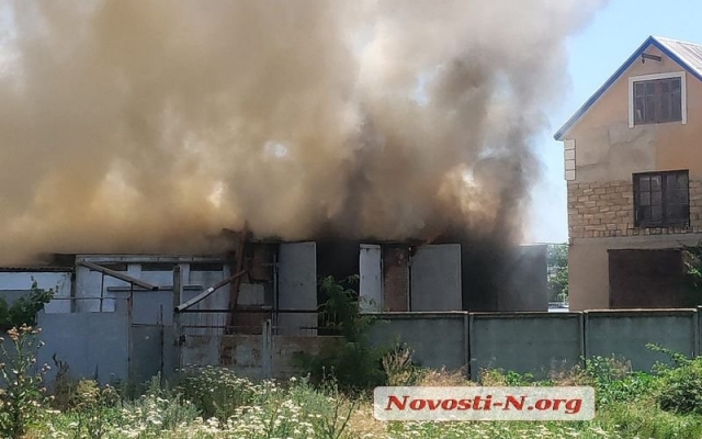 На въезде в Николаев произошел масштабный пожар Фото № 2 На въезде в Николаев произошел масштабный пожар Фото № 2
